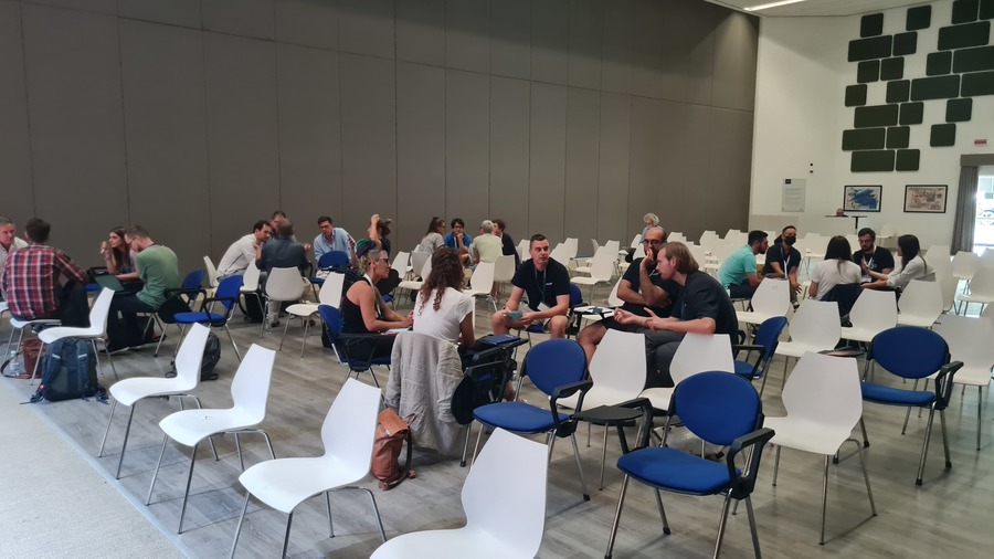 Diskussionen in Gruppen während des Workshops